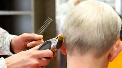 Ein Friseurbesuch ist wieder möglich. Foto: Sebastian Kahnert/dpa/Symbolbild