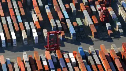 Bei Eurogate in Bremerhaven ist der Umschlag von Standardcontainern im ersten Halbjahr im Vergleich zum Vorjahreszeitraum an den drei Terminals zusammen um 7,6 Prozent gesunken.