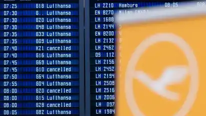 Die Lufthansa sagt wegen des angekündigten 48-Stunden-Streiks der Flugbegleiter insgesamt 1300 Flüge mit rund 180.000 betroffenen Passagieren ab.