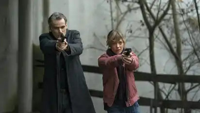 Im Mainzer Tatort "Zeit der Frösche" ermittelt Ellen Berlinger (Heike Makatsch) gemeinsam mit Martin Rascher (Sebastian Blomberg).