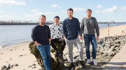 Die Band Revolverheld, bestehend aus (von links) Kristoffer Hünecke, Jakob Sinn, Johannes Strate und Niels Kristian Hansen.
