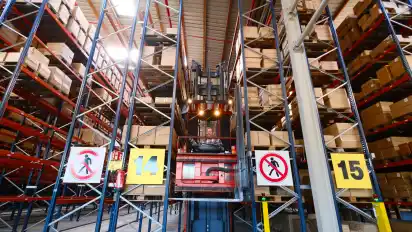 Mehrere Lager benötigt Legler mittlerweile. Versandt wird das Holzspielzeug aus Delmenhorst europaweit.