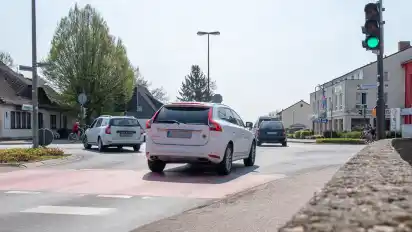 Erst gab es grünes Licht aus Hannover, jetzt haben sich die Landesstraßenbaubehörde und die Stadt Achim geeinigt: Die Stadt zahlt die Kosten für die Planung einer Optimierung der Ueser Kreuzung, das Land den Umbau.