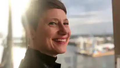 Silke Tobeler nimmt in ihrem Text "Das Schwein" das Bestreben der Menschen auf die Schippe, alles regeln und verwerten zu wollen.