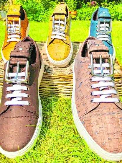 Voll im Trend und exklusiv bei Rosenbaum Schuhe: Korkleder-Schuhe und passende Gürtel für Damen und Herren.