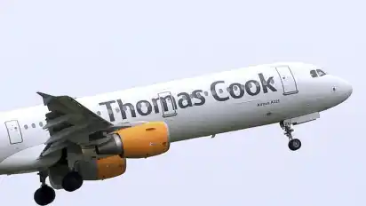 Ein Flugzeug des britischen Reisekonzerns Thomas Cook startet in Großbritannien. Die Bemühungen um Rettung des angeschlagenen britischen Touristikkonzerns Thomas Cook sind gescheitert.