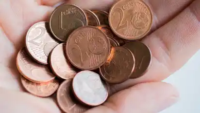 Während der Corona-Pandemie müssen viele Familien mehr auf das Geld achten.