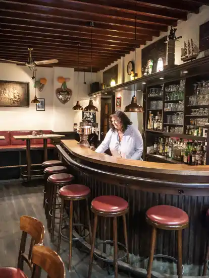 Wirtin Martina Prawitt leitet den Spitzen Gebel seit 15 Jahren. Ihr sei wichtig, dass das Bier gut schmeckt und ihre Bedienungen freundlich sind, sagte sie dem WESER-KURIER.
