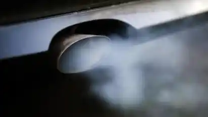 Für alte Diesel und Benziner drohen nicht nur in Deutschlands Zentren Fahrverbote, auch andere europäische Städte ergreifen Maßnahmen zur Luftreinhaltung. Foto: Ina Fassbender