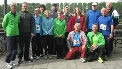 Zufriedene Gesichter beim Achimer Lauftreff. Am Vatertag nahmen die Sportler am Staffellauf in Bremen teil.