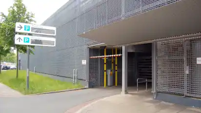 Die Parkplätze am Bahnhof Burg weisen eine Auslastung von 90 Prozent aus, heißt es vom Verkehrsressort. Eine Aufstockung des Parkhauses sei aber nicht vorgesehen.