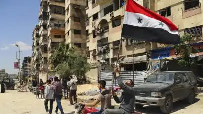 Nach wochenlangen Kämpfen hat die syrische Regierung die volle Kontrolle über die einstige Rebellenhochburg Duma im Gebiet Ost-Ghuta übernommen. Foto: SANA/AP