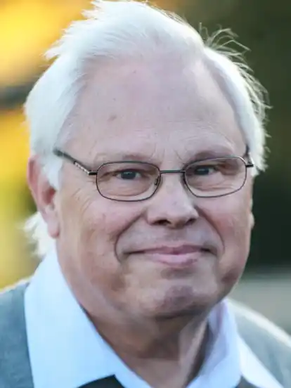 Der pensionierte Immobilienkaufmann Rainer Schaeffer engagiert sich für die Belange älterer Autofahrer.