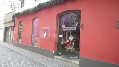 Das Geschäft Weihnachtsträume im Schnoor ist auch eine Touristenattraktion.