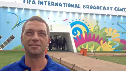 Gerrit Eck hat für den Weltfußballverband FIFA in den vergangenen zweieinhalb Monaten rund 500 Kilometer Kabel verlegt. Für den 44-jährigen Altenescher war der Auftrag in Rio de Janeiro der siebte Einsatz vor einem fußballerischen Großereignis.
