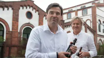 Markus Zeller (links) und Lüder Kastens wollen dem denkmalgeschützten Gebäude der ehemaligen Union Brauerei Leben einhauchen.