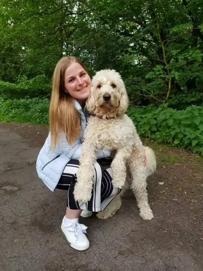 Verena Kostyra darf ihren flauschigen besten Freund "Cody" jederzeit „ausleihen“.