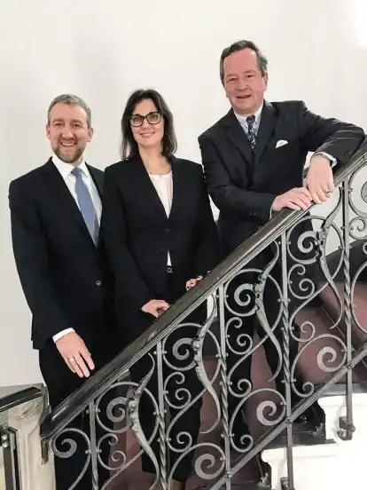 Die Geschäftsleitung der Deutschen Bank am Bremer Standort: Peter König (links), Sabine Niemeyer und Ludwig Blomeyer.
