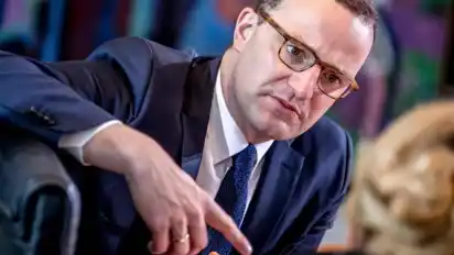 Bundesgesundheitsminister Jens Spahn rechnet mit einer Beitragserhöhung bei der Pflegeversicherung. Foto: Michael Kappeler