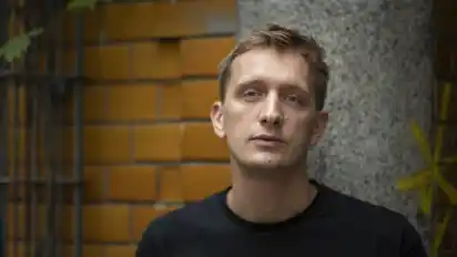 Felix Kummer, 18. September 2020, Pier 2 Kraftklub-Sänger Felix Kummer hat 2018 ein Soloalbum veröffentlicht. "Kiox" ist deutlich rap-lastiger, als die Songs seiner Band. Die gleichnamige Tour führt Kummer auch nach Bremen. Das Konzert ist mittlerweile ausverkauft. Das Konzert vom 27. März musste wegen des Coronavirus auf den 18. September verlegt werden. Die Tickets behalten ihre Gültigkeit.