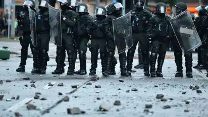 Polizisten am Freitag in St. Pauli. Am ersten Tag des G20-Gipfels in Hamburg gab es heftige Ausschreitungen.