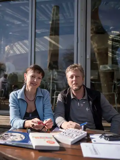 Rena Fehre und Jürgen Fuchs vom Bremer Verein „Gemeinwohl Ökonomie“ setzen sich dafür ein, dass sich die Wirtschaftsordnung nicht mehr allein am Profit orientiert.