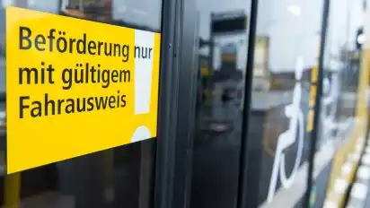 Ausgewertet wurde das Fahren ohne Ticket in Bussen, Bahnen und Zügen sowie das Prellen von Rechnungen in Taxis. Die Dunkelziffer dürfte allerdings deutlich höher sein.