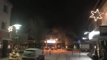 Blick in eine zugeschneite Straße, aufgenommen von Matteo Gabriel