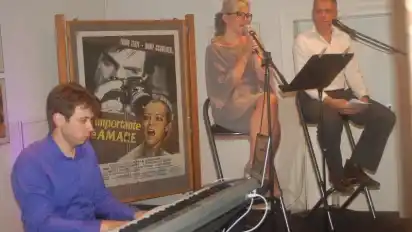 Julia Nehus und Hans König stellten die Liebesgeschichte von Romy Schneider und Alain Delon in den Fokus ihrer Lesung.