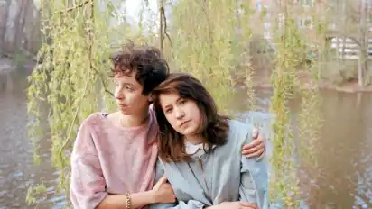 Daniela Reis (v.l) und Fritzi Ernst bilden das Duo Schnipo Schranke.