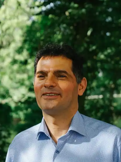 Baut die Ombudsstelle auf und leitet sie kommissarisch: Fuat Kamçılı.