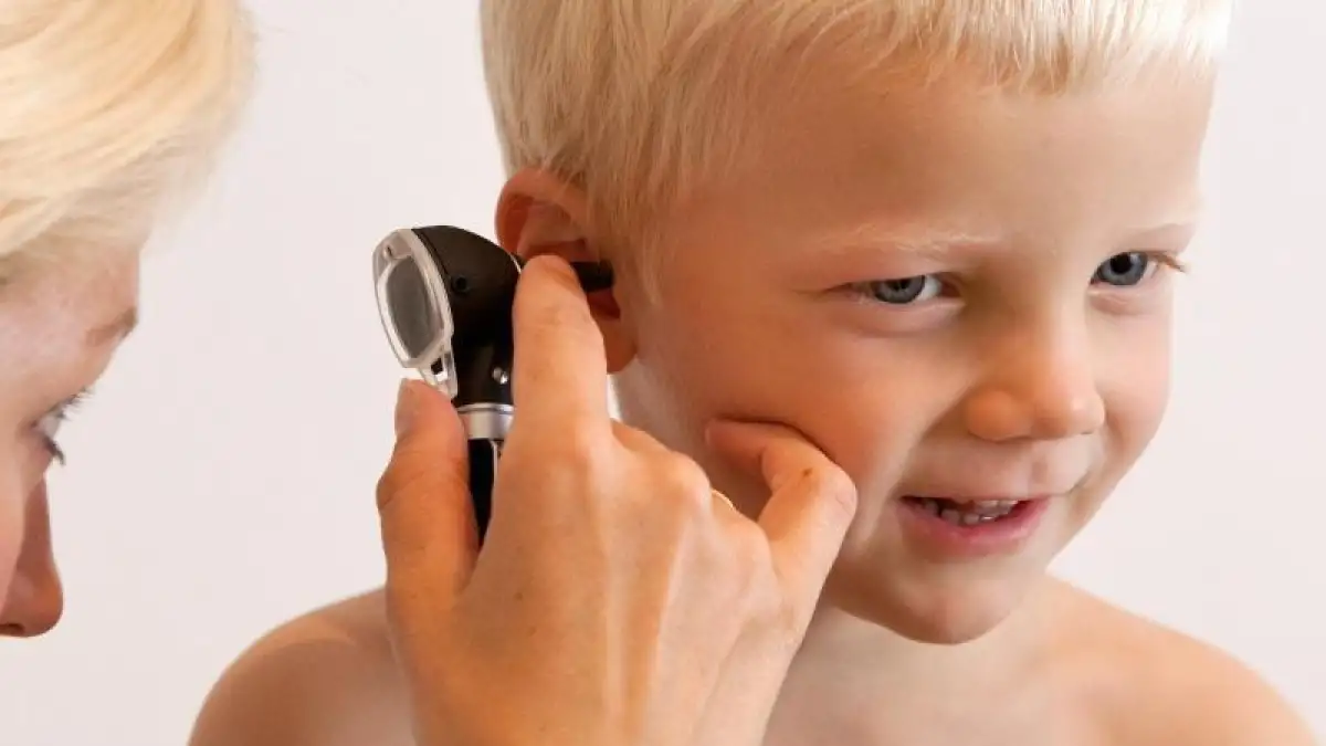 Kindergarten-Alarm: Was tun bei Mittelohrentzündung? Ausmalbilder zur Ablenkung!