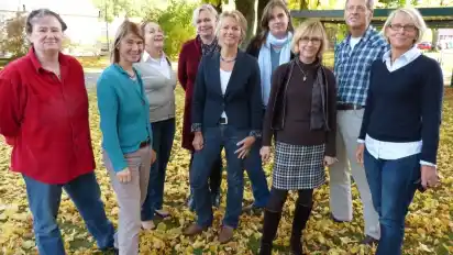 Mitglieder des Arbeitskreises Frühe Hilfen laden zur Themenwoche ein (von links): Gudrun Schütte, Sabine Kopp-Danzglock, Cornelia Wolf-Becker, Helga Gülzow, Frauke Stomberg, Christina Schwecke-Ernst, Ulrike Brinkhoff, Rainer Siegmund und Gabriele Kruse.