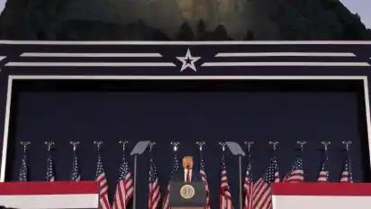 US-Präsident Donald Trump läutet die Feierlichkeiten zum Unabhängigkeitstag ein. Foto: Alex Brandon/AP/dpa
