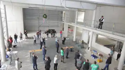 Richtfest an der Oberschule an der Hermannsburg im Mai. So wie dort müssen in Bremen noch zahlreiche weitere Schulen entstehen, um den steigenden Bedarf zu decken.