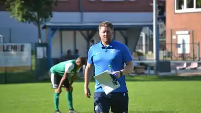 Der TuSG-Trainer Bastian Haskamp sucht noch torhungrige Spieler.