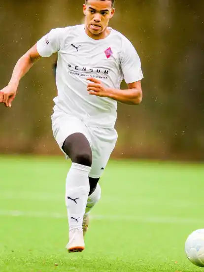 Blumenthals Denis Chinaka schied mit seinen Teamkollegen im Pokal aus.