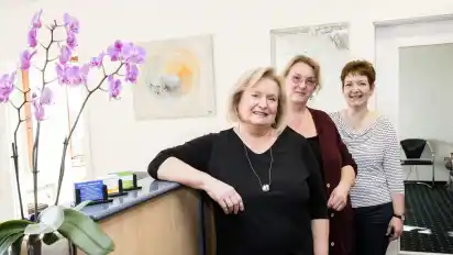 Anette Cheaib (von links), Yvonne Indorf und Susanne Neumann sind zufrieden mit der Übergangslösung in Brinkum, trotzdem wollen sie zurück nach Alt-Stuhr.