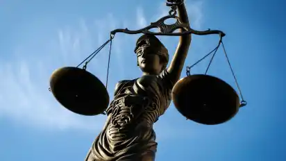 Wägt immer genau ab: Justitia. Die Waagschalen stehen sinnbildlich für die Gerechtigkeit der Justiz.