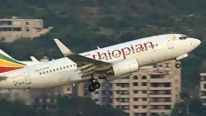 Eine Boeing 737 der Ethiopian Airlines beim Start.