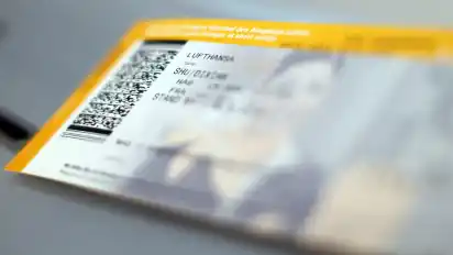 Ein Ärgernis als Folge von Corona: Auf die Erstattung des Geldes für Flugtickets können die Passagiere wohl noch Monate warten.