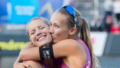 Anfang 2019 getrennt, Ende 2020 wieder vereint: die Beachvolleyballerinnen Kim Behrens (links) und Sandra Ittlinger.