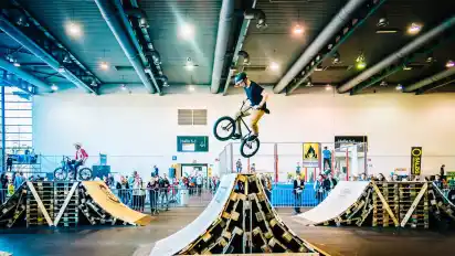 Attraktiver Sport in den Messehallen auf der Bremer Bürgerweide: Er ist möglich, aber sehr teuer, sagen Bremens Sportfunktionäre.