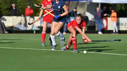 Lena Frerichs (rechts) geht beim Bremer Hockey-Club als Mannschaftsführerin nicht nur auf dem Spielfeld voran. Gemeinsam mit ihrer Teamgefährtin Lea Schultze brachte sie im Juni auch eine Online-Petition auf den Weg.
