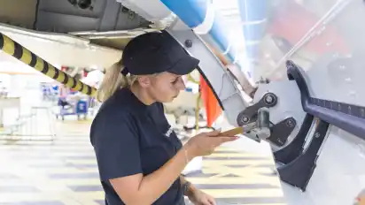Bei Airbus in Bremen werden unter anderem die Landeklappen montiert. Das Unternehmen will künftig die Produktion weiter drosseln.