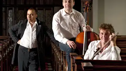 Das Trio Limusin lädt ein: Benedikt Vermeer, Suren Anisonyan und Ihno Tjark Folkerts (von links).