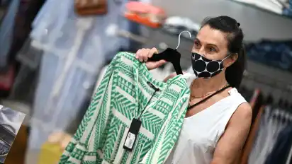 Mehrwertsteuersenkung dank Corona-Krise. Doch kann man beim Kleidungskauf wirklich Geld sparen?