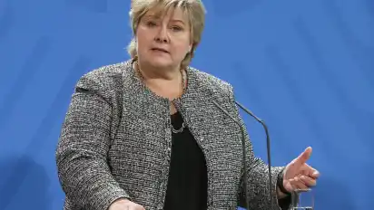 Norwegens Regierungschefin Erna Solberg sagte per Twitter: "Schreckliche Neuigkeiten vom Angriff auf einen Weihnachtsmarkt in Berlin. Ich fühle mit allen Betroffenen."