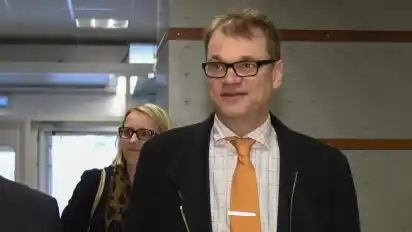 Finnlands Regierungschef Juha Sipilä sagte per Twitter: "Ein Abend der absolut schockierenden Nachrichten und sinnlosen Gewalt. Meine Gedanken sind in #Berlin bei allen Berlinern und unseren deutschen Freunden."