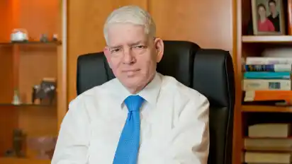 Josef Schuster, Präsident des Zentralrates der Juden in Deutschland: "Ausgerechnet in der Vorweihnachtszeit, in der sich unsere Gesellschaft auf Werte wie Nächstenliebe, Güte und Frieden besinnt, wurde unser Land durch diesen abscheulichen Angriff erneut ins Mark getroffen", erklärte der Zentralratspräsident der Juden, Josef Schuster. "Unsere Gedanken sind bei den Opfern, ihren Angehörigen und Freunden. Den Verletzten wünschen wir rasche Genesung" erklärte Schuster weiter. "Unser Denken und Handeln darf dennoch nicht von Terror und Angst vereinnahmt werden." Am 24. Dezember beginne das Weihnachtsfest und das jüdische Lichterfest Chanukka. "Mögen die Botschaften dieser beiden Feste uns Kraft spenden in diesen schweren Stunden."